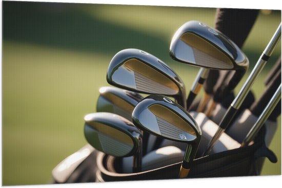 Vlag - Golf Clubs in Trolley op Golfbaan - 150x100 cm Foto op Polyester Vlag