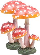Decoratie huis/tuin beeldje paddenstoelen - 2x - lage hoed - vliegenzwammen - rood/wit - 10 cm