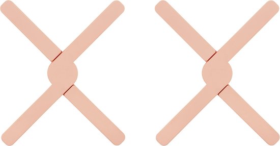 Twee roze Krumble pannenonderzetters op een witte achtergrond.