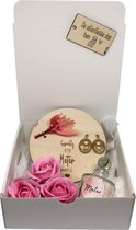 Geschenkbox liefste METER | roze | oorbellen | droogbloemen | liefste meter | meter vragen | meter worden | peettante vragen | peettante worden | cadeau | geschenkdoos | giftbox | de liefste ben jij