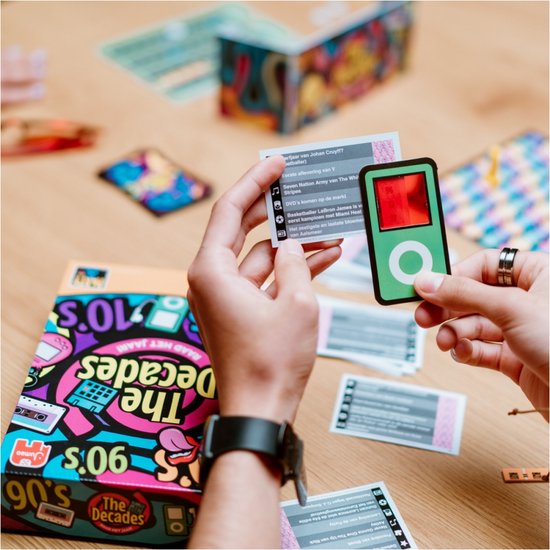 Jumbo The Decades Party Game - Gioco Da Tavolo Per Adulti Dagli Anni 80 Ai 2010, Per 2-8 Giocatori, Dai Creatori Di Party & Co - 3