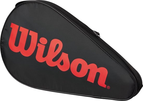 Zwarte Wilson racket-tas met rode 'Wilson'-opdruk.