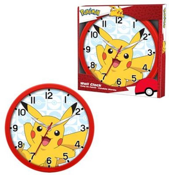 Rode kinderklok met een grote gele Pikachu die lacht, witte wijzerplaat met blauwe patronen.