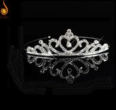 Fiory Tiara hart B8 | Tiara met strass steentjes| prinsessen kroontje| Diadeem| Haarsieraad met steentjes| volwassenen en kinderen| zilver