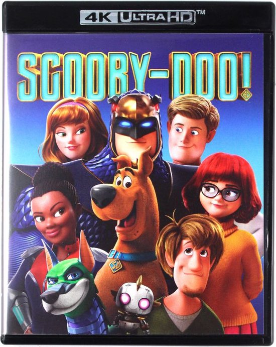 De Scooby-Doo cast, inclusief Scooby, Shaggy, Fred, Daphne, Velma, en meer, in een vrolijke groep.