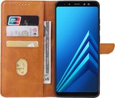 Smartphonica Samsung Galaxy A8 2018 kunstleren hoesje met lipje en pashouders - Bruin / Kunstleer / Book Case geschikt voor Samsung Galaxy A8 (2018)