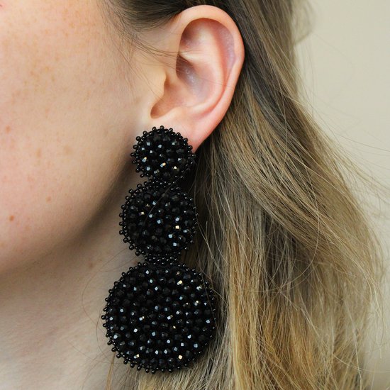 The Jewellery Club - Loiza earring black - Oorbellen - Dames oorbellen - Kralen oorbellen - Zwart - 8 cm - The Jewellery Club