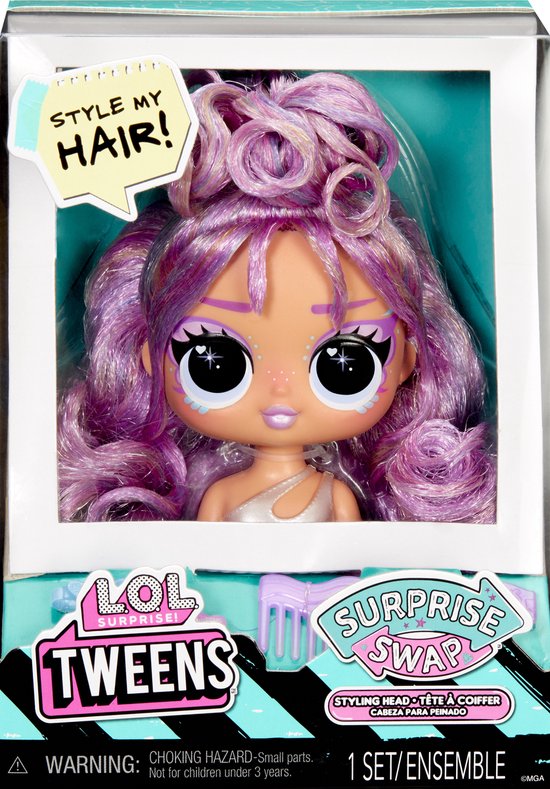 LOL Surprise Tweens stylinghoofd met lang, paars en roze krullend haar, donkere huid, grote ogen en paarse top.