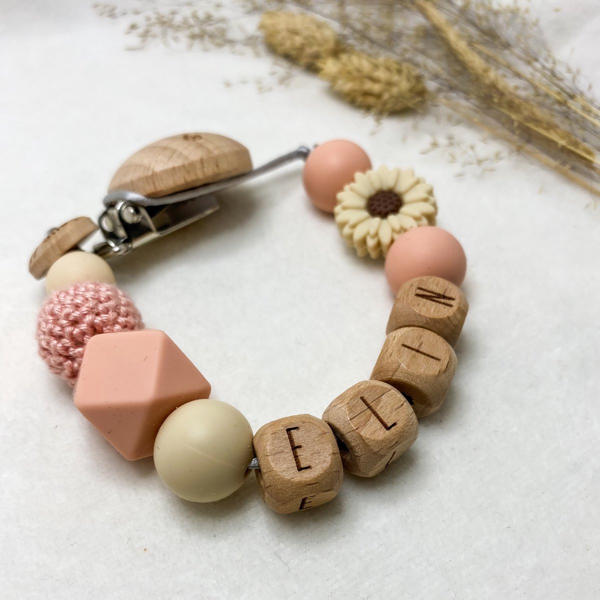 Baby Chique Uden | Speenkoord met naam | Crème Roze Flower | Kraam cadeau | Babyshower | Babygym | Baby born | Gepersonaliseerd