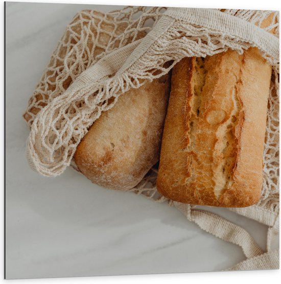 Dibond - Verse Broodjes in Gehaakt Tasje - 100x100 cm Foto op Aluminium (Met Ophangsysteem)