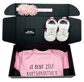 Geschenkset met romper, sneakers en hoofdband - 2 maten (12-14 en 14-16 maanden)