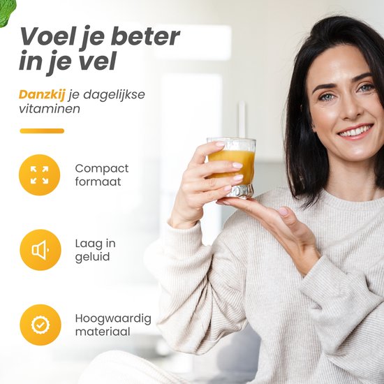 Vrolijke vrouw met een glas versgeperst sinaasappelsap. Tekst: Voel je beter in je vel. Dankzij je dagelijkse vitaminen. Compact formaat, Laag in geluid, Hoogwaardig materiaal.