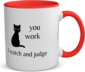Akyol - you work i watch and judge koffiemok - theemok - rood - Quotes - mensen die houden van quotes - kat - quotes - verjaardagscadeau - verjaardag - cadeau - kado - geschenk - gift - 350 ML inhoud