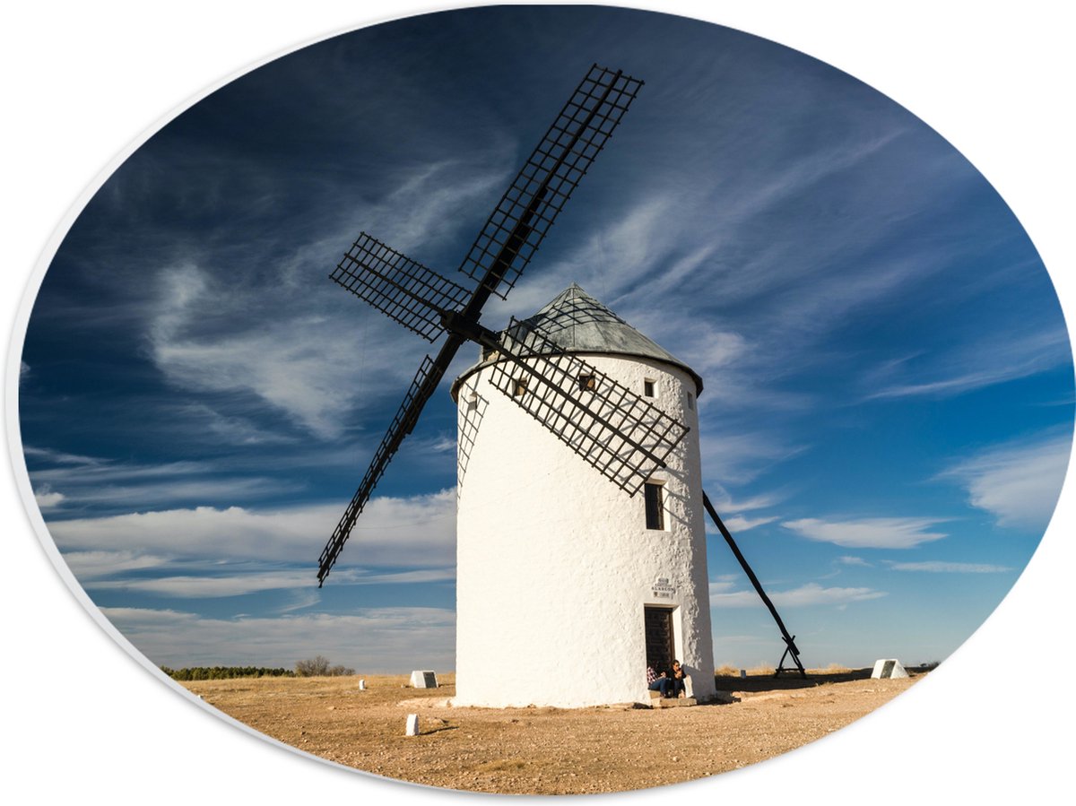 PVC Schuimplaat Ovaal - Witte Molen onder Sluierbewolkin, Nederland - 28x21 cm Foto op Ovaal (Met Ophangsysteem)