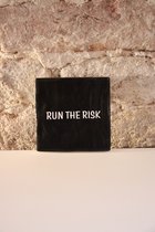 ByFreckles - run the risk - tegel zwart