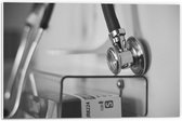PVC Schuimplaat- Close-up van Stethoscoop (Zwart-wit) - 60x40 cm Foto op PVC Schuimplaat