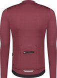 Achterkant van een donkerrood wielershirt met lange mouwen. Met drie zakken, waarvan één met rits en reflecterende strip.