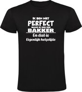 Ik ben niet perfect maar ik ben een Bakker en dat is eigenlijk hetzelfde Heren T-shirt - feest - familie - achternaam - relatie - verjaardag - jarig - trots - gezin - zoon - vader - papa - broer - cadeau - humor - grappig