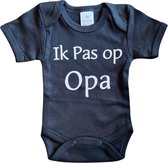 Baby romper/zwart/tekst/Ik pas op opa/vooropa/kraamcadeau/newborn/56