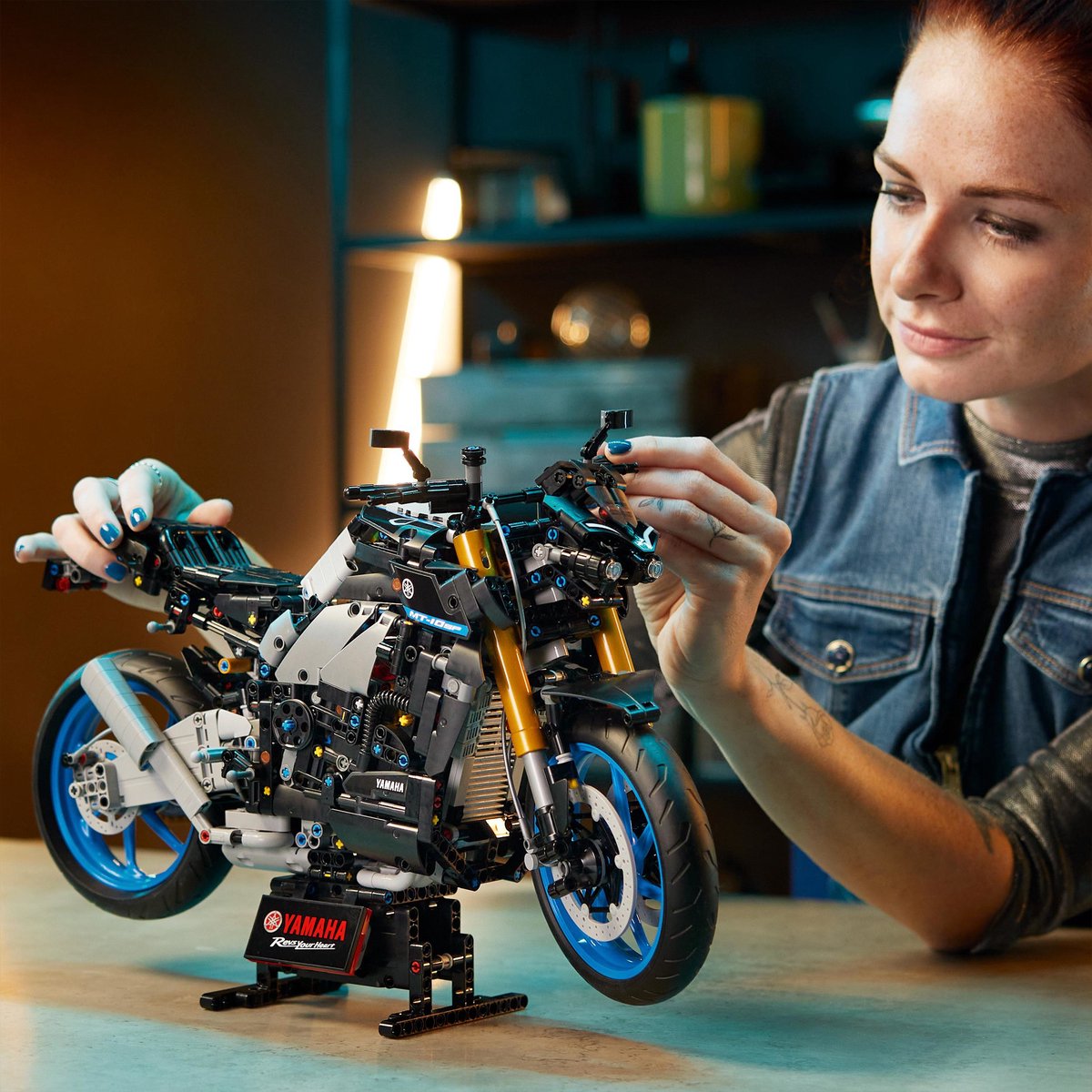 LEGO Technic 42159 Yamaha MT-10 SP — afbeelding 3
