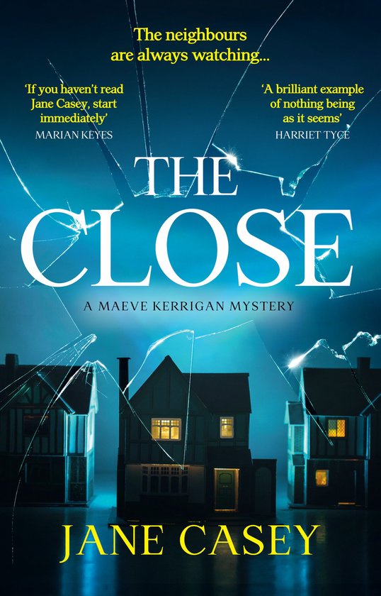 Boek 'The Close' van Jane Casey met een mysterieus huis, gebroken glas en gele tekst.