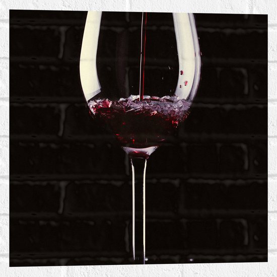 Muursticker - Wijn - Wijnglas - Drank - Scherven - Schenken - Rood - 50x50 cm Foto op Muursticker