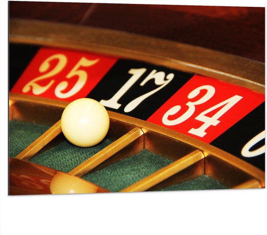 Dibond - Bal in Roulette Bord - 100x75 cm Foto op Aluminium (Met Ophangsysteem)