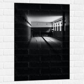 Muursticker - Bowlingbaan in het Donker (Zwart-wit) - 60x90 cm Foto op Muursticker