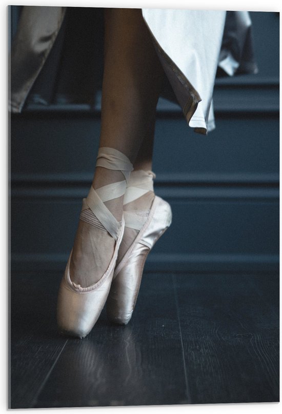 Acrylglas - Ballerina aan het Dansen op Spitzen - 50x75 cm Foto op Acrylglas (Met Ophangsysteem)