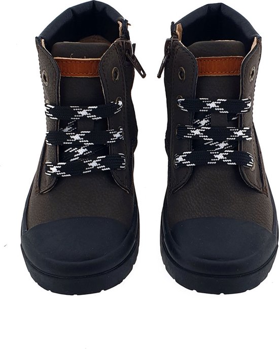 Donkerbruine leren jongens veterboots met zwart-wit gestreepte veters en rits.