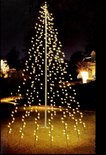Lichtgevende kerstboom van 8 meter met 360 lampjes in de vorm van sterren, rondom een mast.