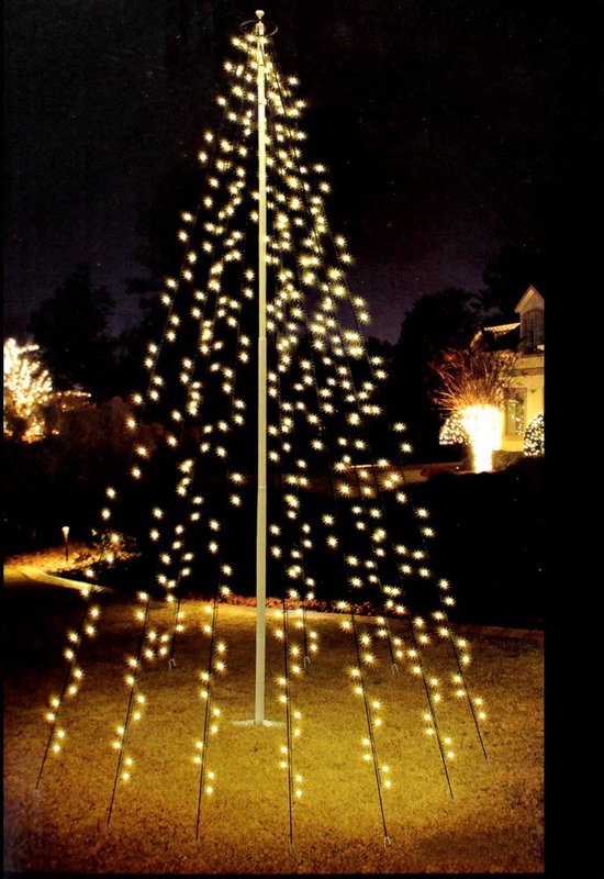 Lichtgevende kerstboom van 8 meter met 360 lampjes in de vorm van sterren, rondom een mast.