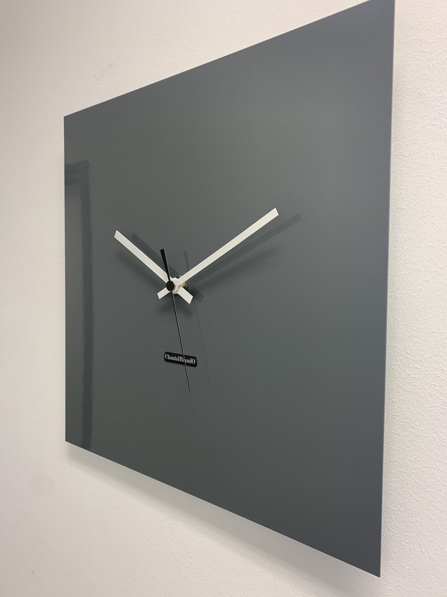 Wandklok CHANTALBRANDO -- TIME SQUARE 40 -- NARDO GREY -- MODERN DESIGN -- MADE IN HOLLAND - HOOGGLANS GRIJS