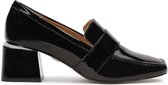 Lacquered lords pumps