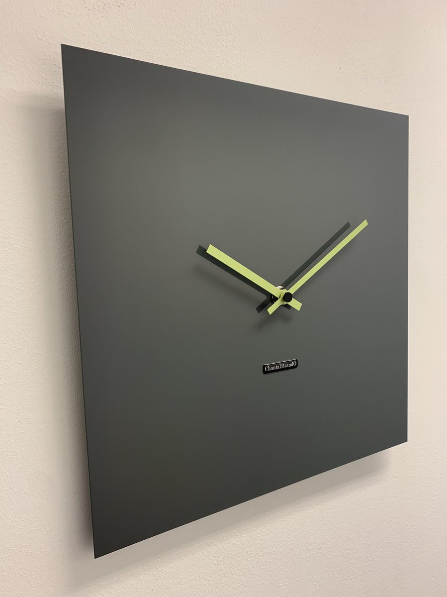Wandklok CHANTALBRANDO -- TIME SQUARE 40 -- NARDO GREY -- MODERN DESIGN -- MADE IN HOLLAND - HOOGGLANS GRIJS
