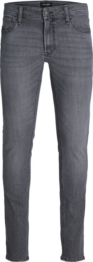 Grijze jeans met een taps toelopende pasvorm, geïsoleerd op een zwarte achtergrond.