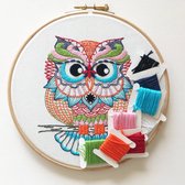 Cinnamon Stitching Owl Forfait de broderie gratuit