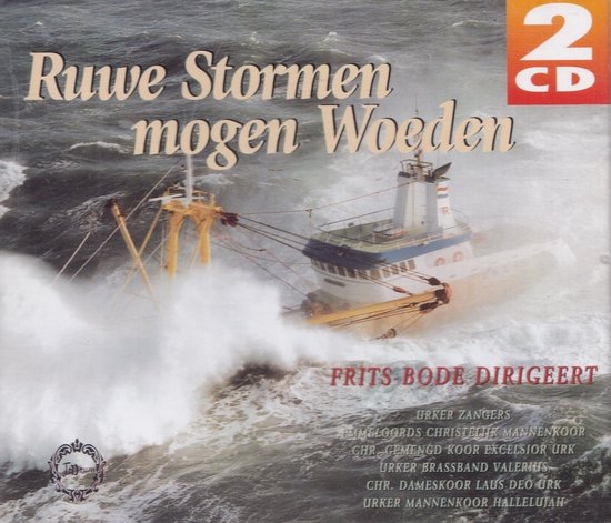 Een vissersschip midden in een storm op zee, met de titel 'Ruwe Stormen Mogen Woeden'.