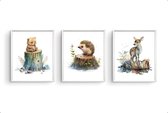 Postercity - Poster Set 3 Aquarel Baby Beer Egel Hertje op Boomstronk - Waterverf - Bos Dierenposter - Babykamer / Kinderposter - Muurdecoratie - 40x30cm