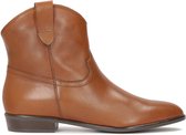 Leather cowboy boots with rounded upper