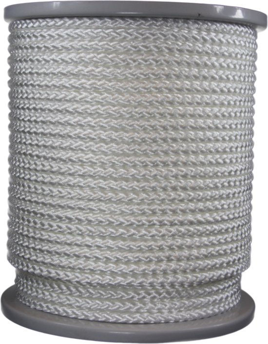 Een rol wit gevlochten koord van 10 mm breed. Het koord is strak opgerold.