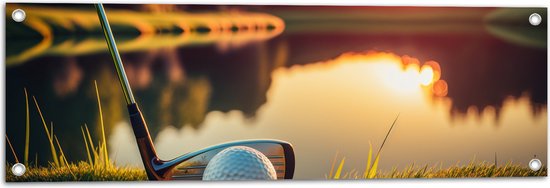 Tuinposter – Golf - Golfbal - Golfclub - Zonsondergang - Gras - Water - 90x30 cm Foto op Tuinposter (wanddecoratie voor buiten en binnen)