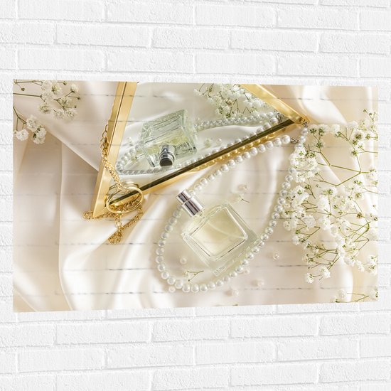 Muursticker - Spiegel - Parfum - Ketting - Bloemen - 105x70 cm Foto op Muursticker
