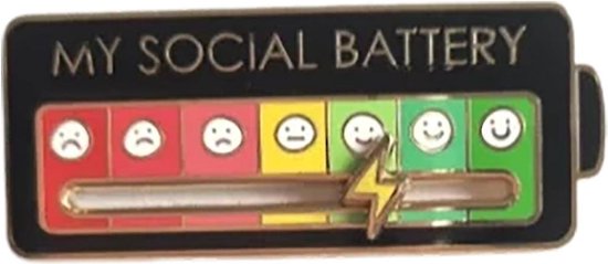 Social Battery Pin Zwart - Sociale Batterij broche - Grappige badge - Cadeau onder de 10 euro - Kleine cadeautjes
