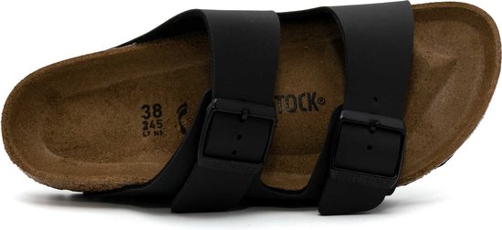 Zwarte Birkenstock slipper, bovenkant met twee gespen en maatindicatie.