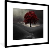 Affiche avec cadre Une photo en noir et blanc avec un grand arbre rouge - 40x40 cm