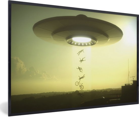 Image encadrée - Une illustration d'un cadre photo OVNI enlèvement de personnes noir 60x40 cm - Affiche encadrée (Décoration murale salon / chambre)
