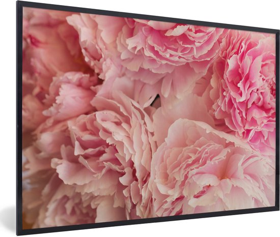 Photo encadrée - Vue de dessus d'un bouquet de pivoines roses cadre photo noir 120x80 cm - Affiche encadrée (Décoration murale salon / chambre)