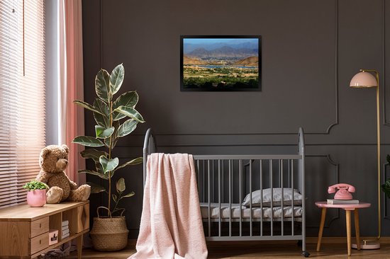 Photo en cadre - Vue de Kaboul entre les montagnes cadre photo noir 60x40 cm - Affiche sous cadre (Décoration murale salon / chambre)