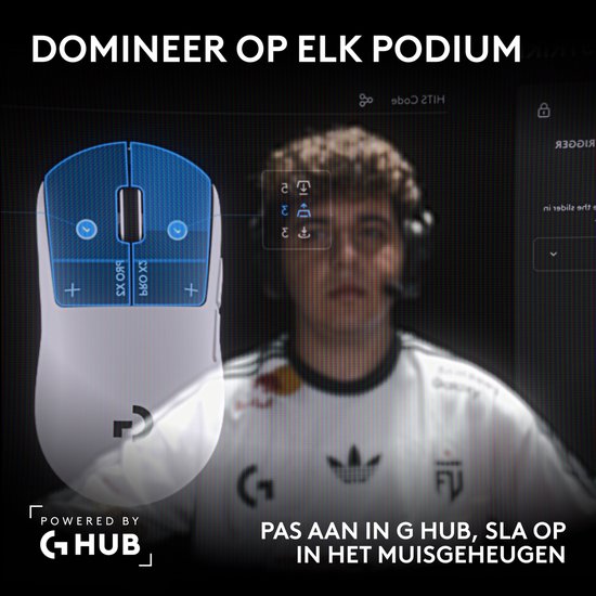 Witte gamingmuis met blauwe details, naast een speler met koptelefoon. Tekst: 'Domineer op elk podium' en 'Pas aan in G HUB, sla op in het muisgeheugen'.